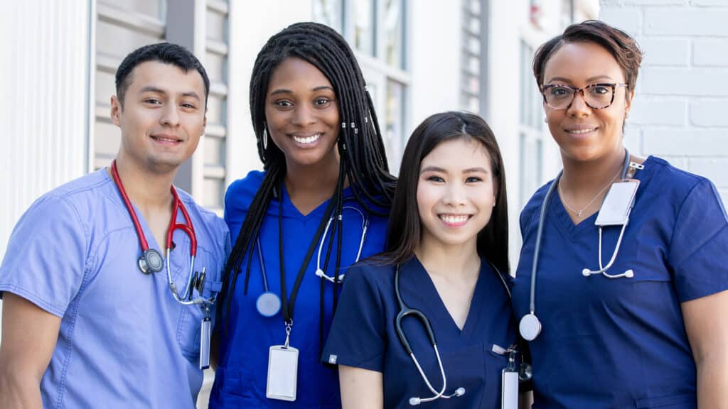 perdiem-nurse-team - Advantage Medical Professionals